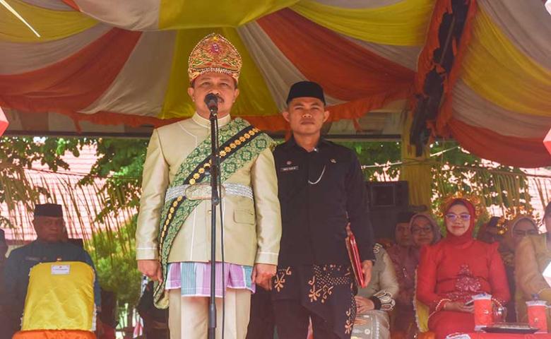 Kenakan Baju Adat, Pj. Bupati Sherman Moridu Jadi Irup