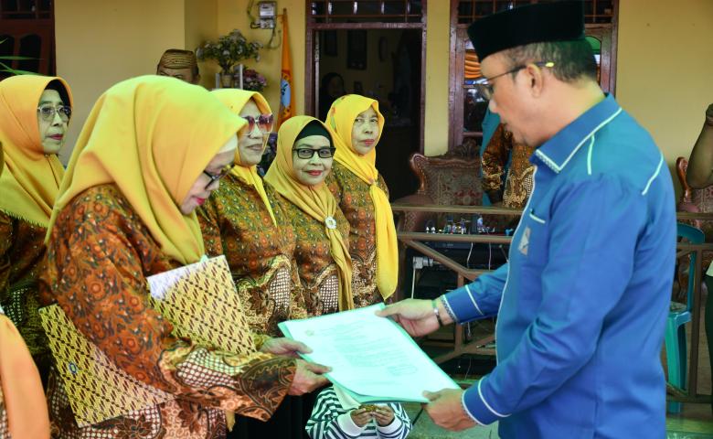 Wabup Lahmuddin Kukuhkan PWRI Paguyaman