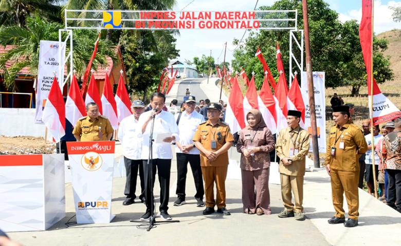 Pj. Bupati Sherman Moridu Sambut Kedatangan Presiden Joko Widodo