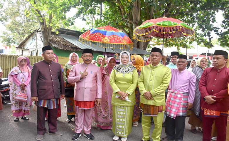 Rahmat Biya Jalani Prosesi Adat Modupito Sikili Daa