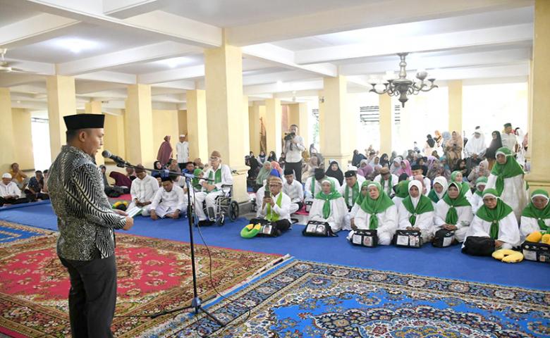 Pj. Sekda Supandra Nur Hadiri Pemberangkatan Jamaah Haji Kabupaten Boalemo
