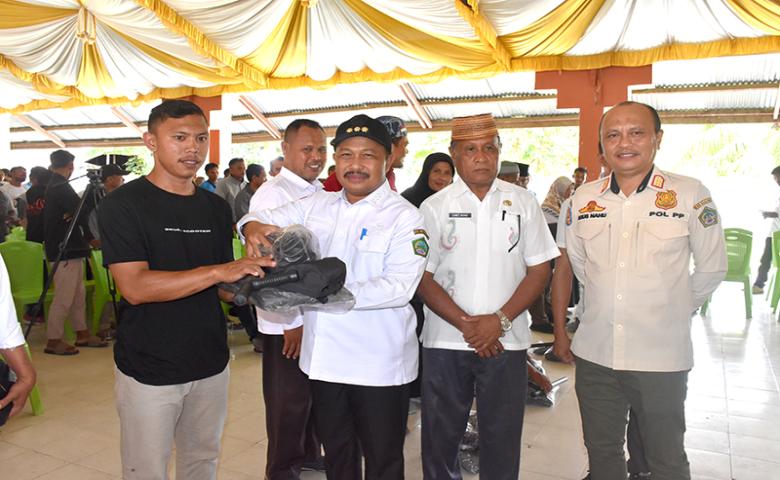 Pj. Bupati Sherman Moridu Berikan Pembinaan Kepada Satlinmas PAM TPS