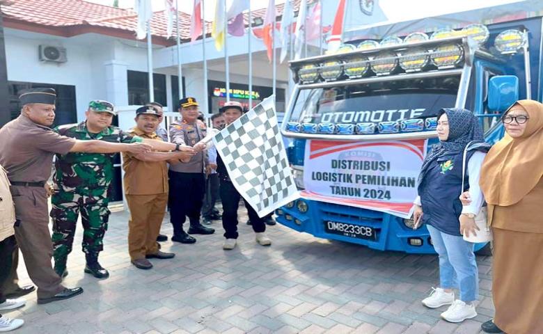 Pj. Bupati Sherman Bersama Forkopimda Boalemo Lepas Pendistribusian Logistik Pilkada