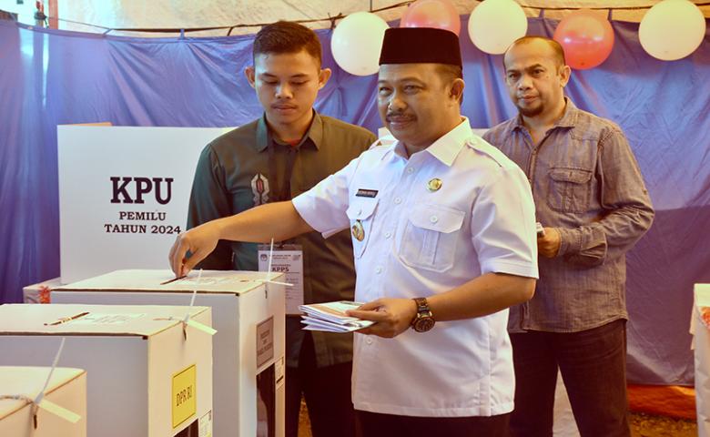 Pj. Bupati Sherman Moridu Tunaikan Kewajibannya Sebagai WNI