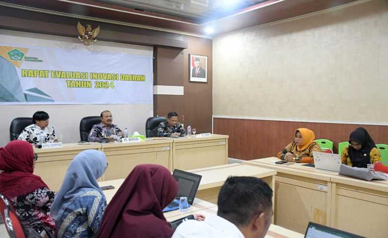 Pj. Bupati Sherman Moridu Buka Rapat Evaluasi Inovasi Daerah