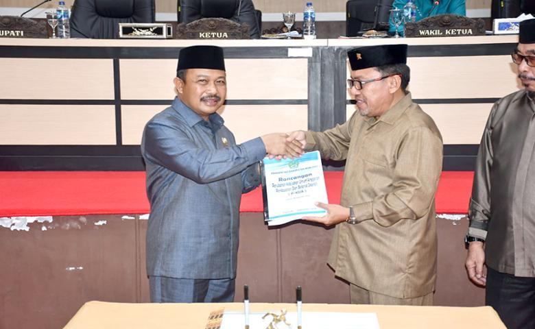 Penjabup Sherman Sampaikan Pidato Pengantar Perubahan Rancangan KUA dan PPAS