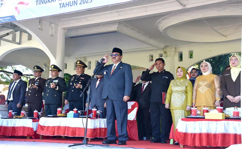 Pimpin Upacara Harkitnas, Bupati Rum Pagau Sampaikan Pesan Menkomdigi