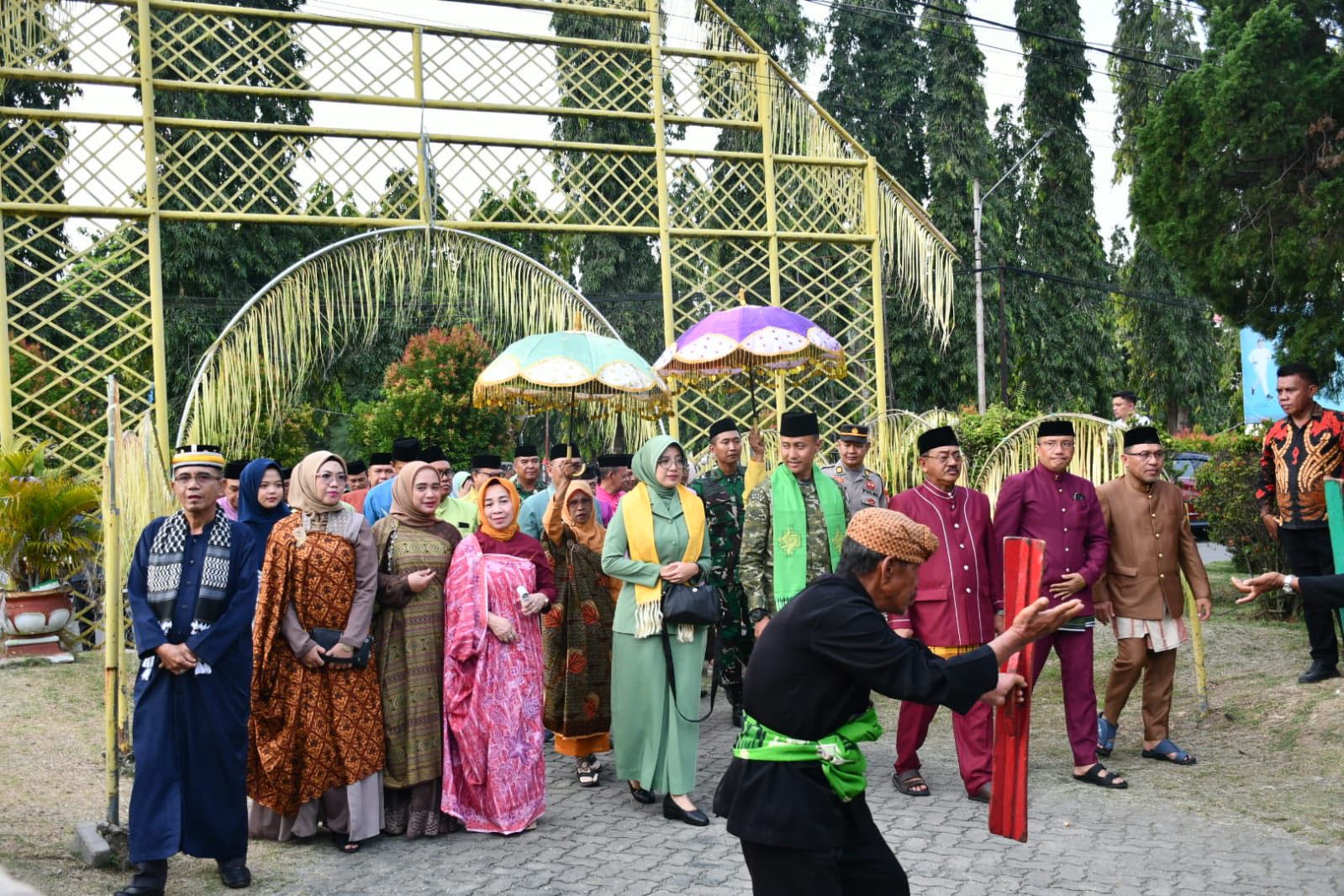 Dandim 1316/Boalemo Disambut Adat Mopotilolo, Pemkab Tekankan Penguatan Sinergi