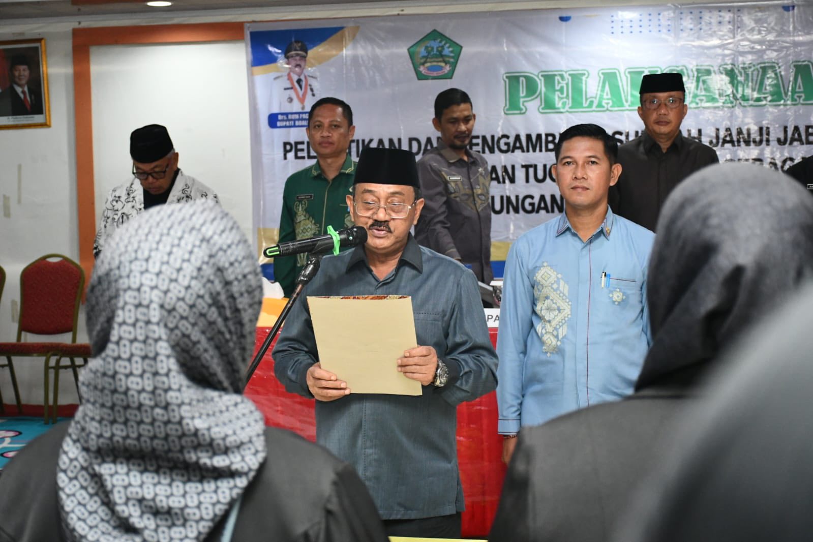 Rum Pagau Lantik 42 Kepsek, Soroti Peran Guru Bentuk Karakter Siswa