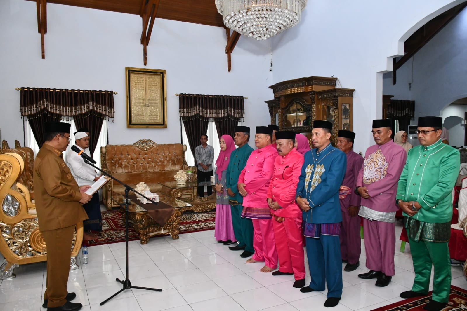 Bupati Rum Kukuhkan Pengurus Lembaga Adat 2026-2030, Mizan Uwade Jabat Ketua