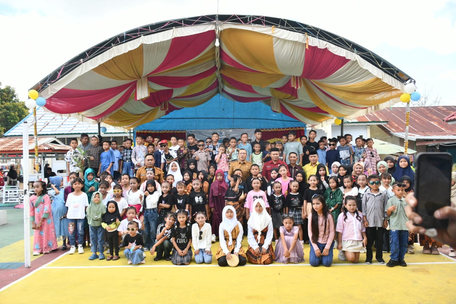 Wabup Lahmuddin Buka Pentas Seni SDN 4 Botumoito