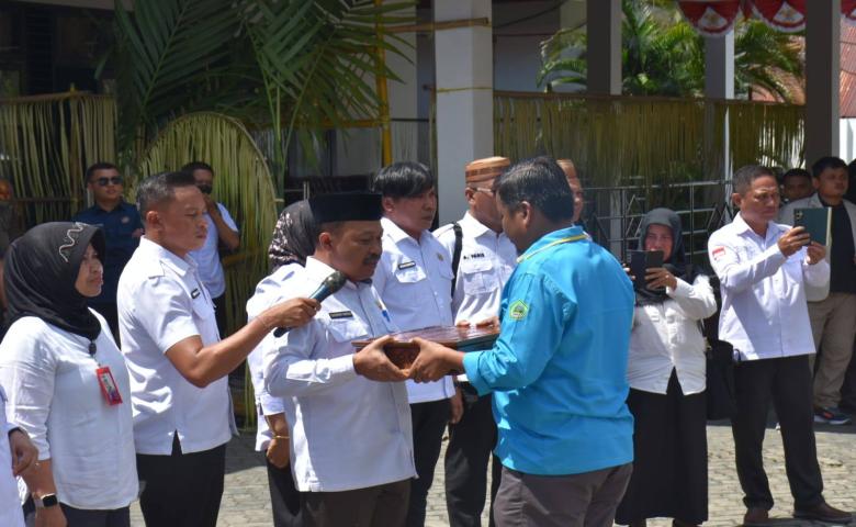 Terima Kirab Bendera Pusaka, Sekda Boalemo Tekankan Persatuan