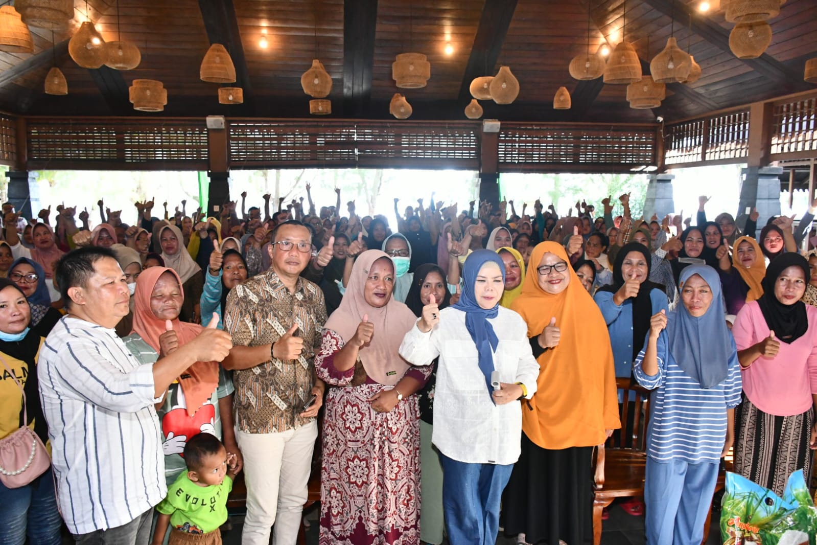 Wabup Lahmuddin Sampaikan Terima Kasih atas Bantuan Sembako dari Keluarga Ruslie Habibie