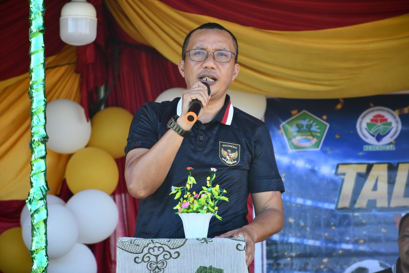 wabup-lahmuddin-jalan-berkelok-di-hutamonu-dulangeya-akan-diluruskan
